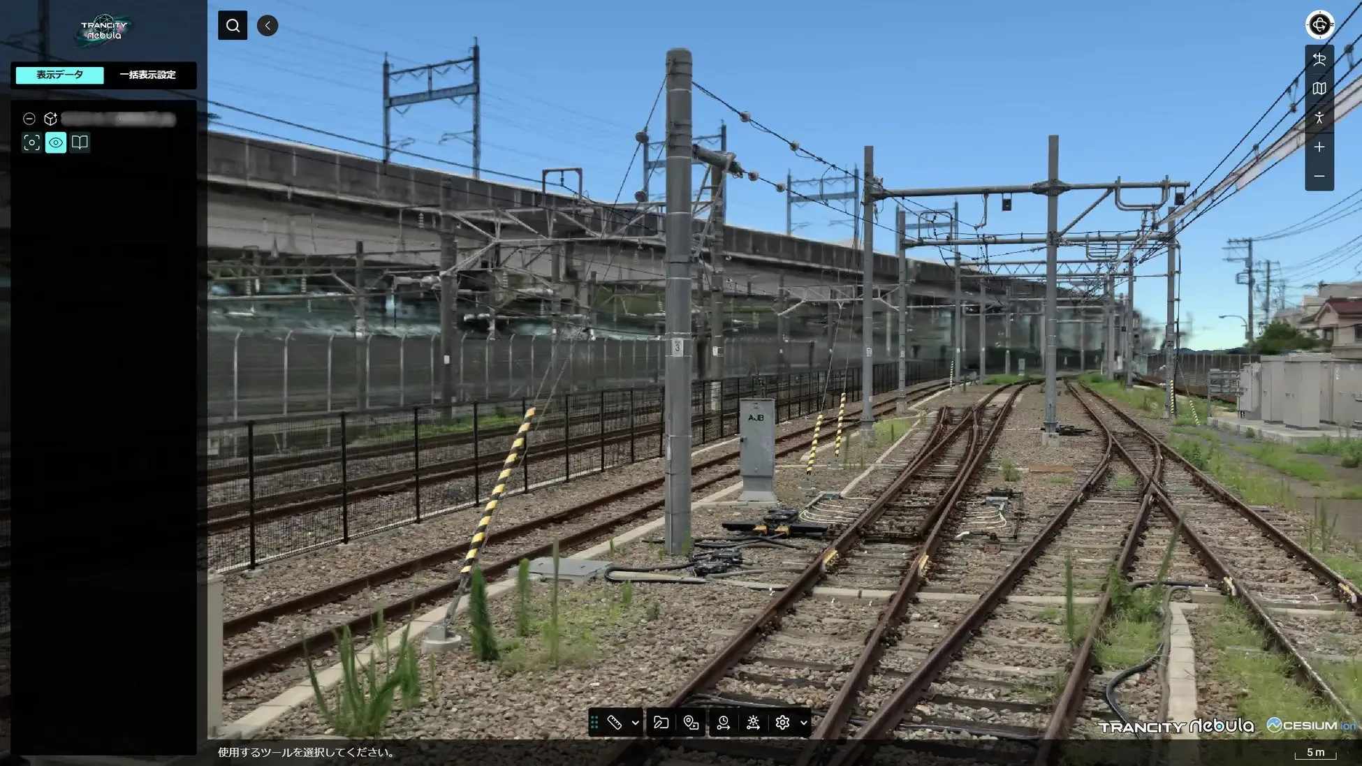 TRANCITY Nebula の画面。XGRIDS製3Dスキャナの計測データから生成した3DGSで、架線柱や分岐器が並ぶ線路設備が写真のように再現されている